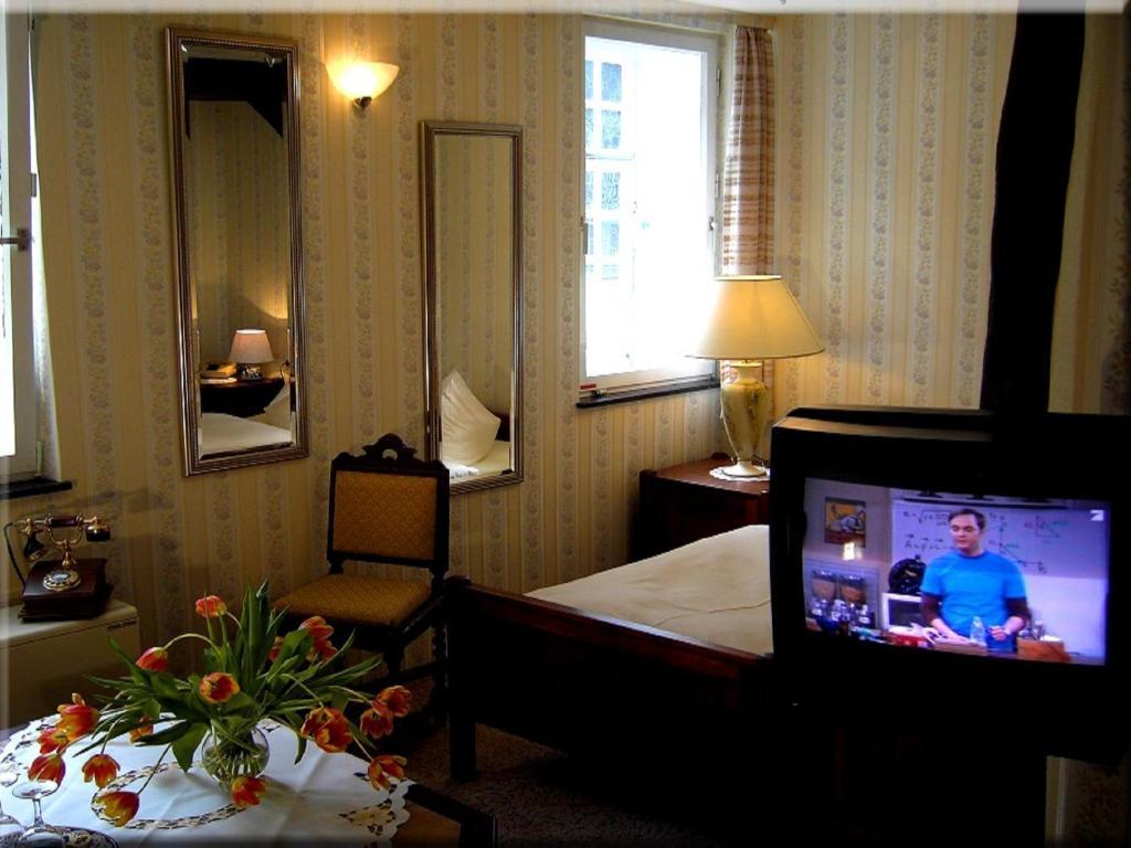 Hotel Graf Rolshausen Monschau Bilik gambar