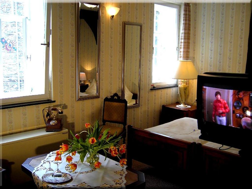 Hotel Graf Rolshausen Monschau Bilik gambar